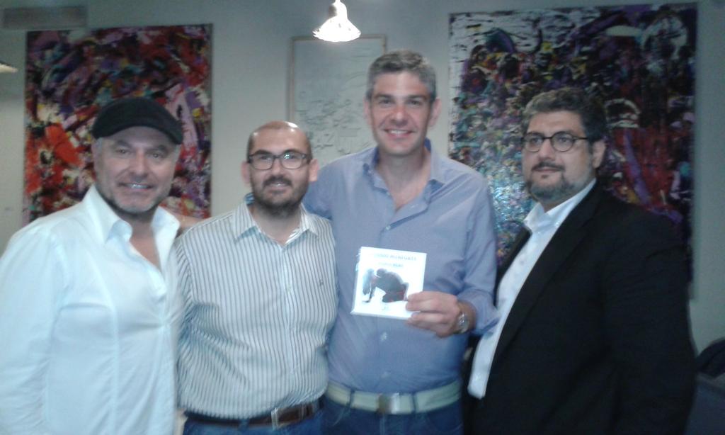 LiberiCostruire's tweet photo. #siracusa una bella serata in #musica con amici, chitarra e "Fuoco Nero" @ANTONIOMONFORTE @Algraeditore http://t.co/pJiS9ZBntH