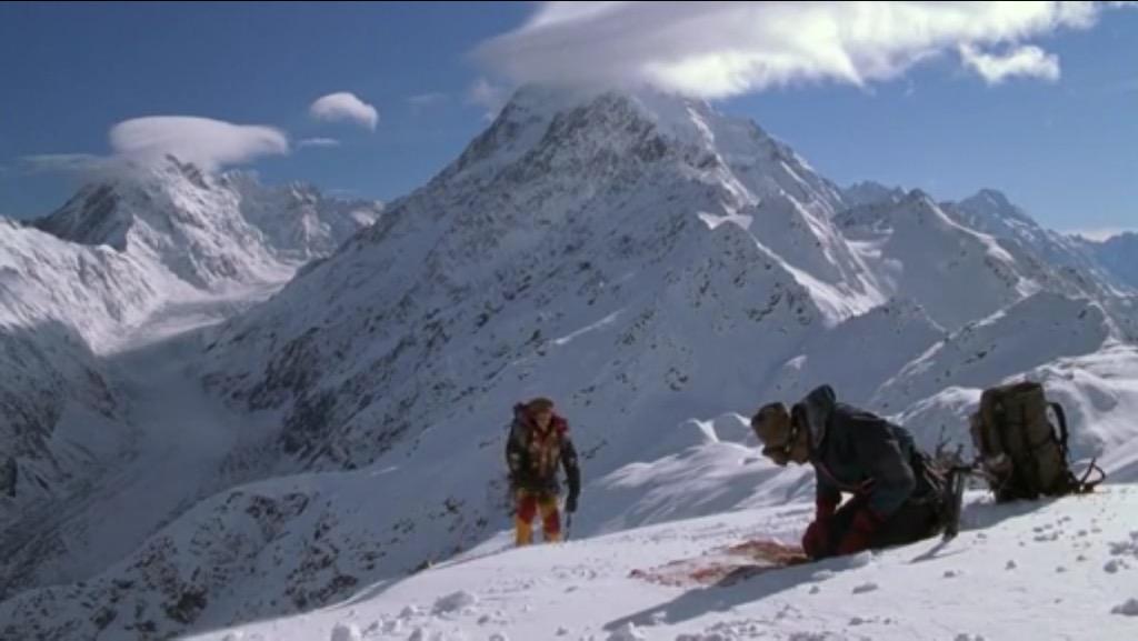 DiscoveryBorne0's tweet photo. @infopendaki @pendakibudiman sambil nunggu magrib seru juga sambil nonton film jadul tapi keren... http://t.co/bRJOFJN3pr