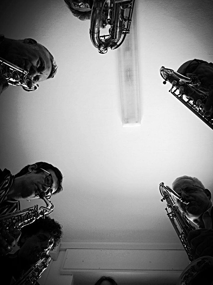 CristinaBarNe's tweet photo. Jam Session. Succede a Quarna Un paese per la musica. #quarnamusica http://t.co/03wsmJAqH3