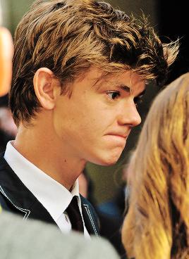 Jessie04150's tweet photo. #thomassangster🌹🌹🌹🌹 http://t.co/rUHyVzw934