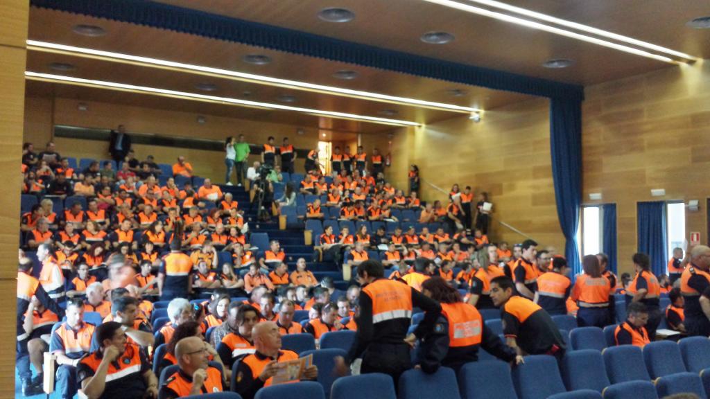 PCRibadavia's tweet photo. @PC_Xornadas aquí estamos #Ribadavia nas #XornadasPC15 http://t.co/7E3zBlOdKn
