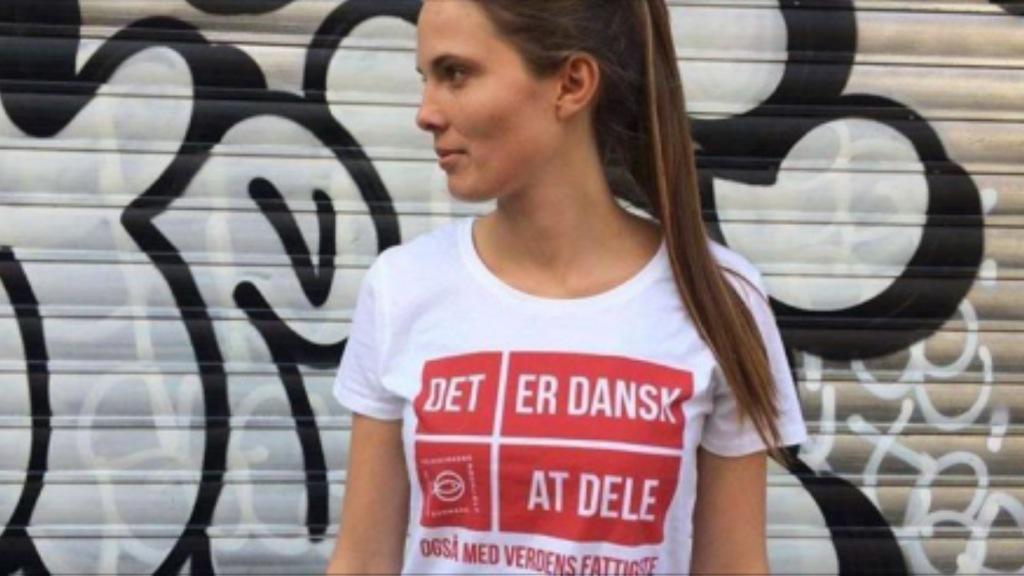 Aktiver slogan Afgang til Folkekirkens Nødhjælp on Twitter: "On Sale Now: Køb den flotte 'Det er  dansk at dele' t-shirt. God kvalitet, begrænset antal: https://t.co/GSMishxvTf  http://t.co/2x9oCV1P5L" / X