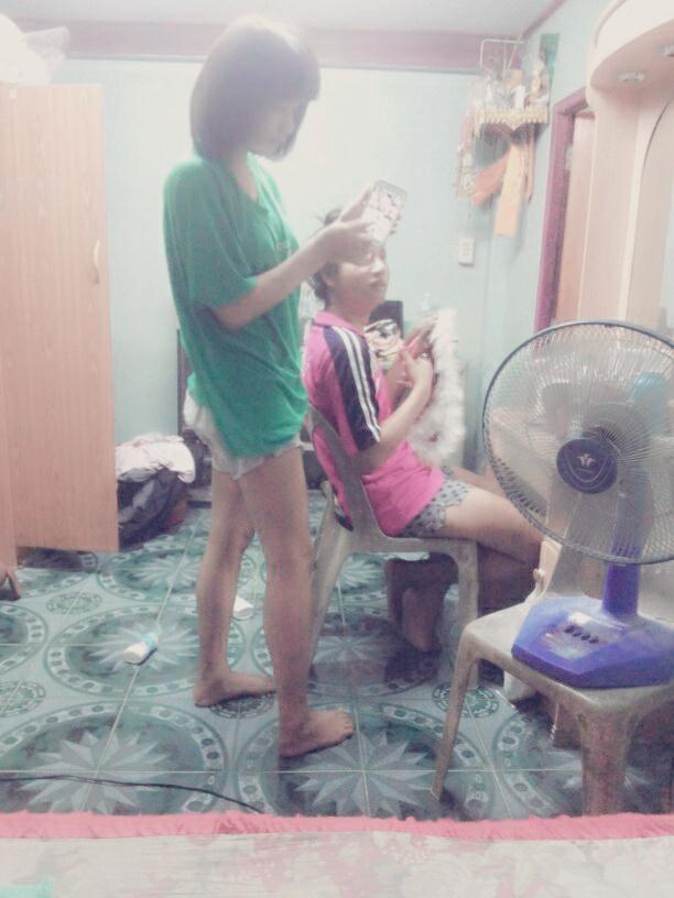 Nootizaa's tweet photo. โดนแอบถ่ายค่ะ นางร้ายกาจมาก กลั่นแกลงตลอดๆหญิงใหม่ กำลังทำท่าห่าอะไรก็ไม่ร้เรา..😢😢 http://t.co/nqlTyLAbPh