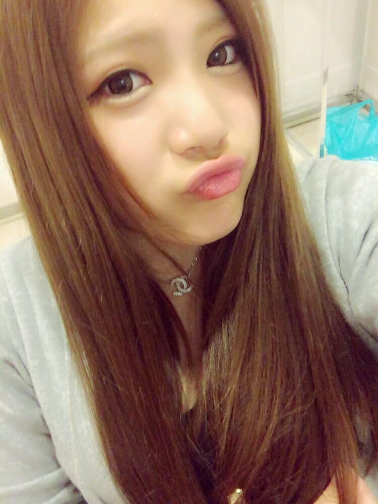 kitigai1008's tweet photo. どっちがかわいい？
左ファボ
右リツ

多分俺の方が多いいだろう✋
俺が勝ったらたんたんに
全裸でりゅうせい踊ってもらう http://t.co/xhvIF0h5ae