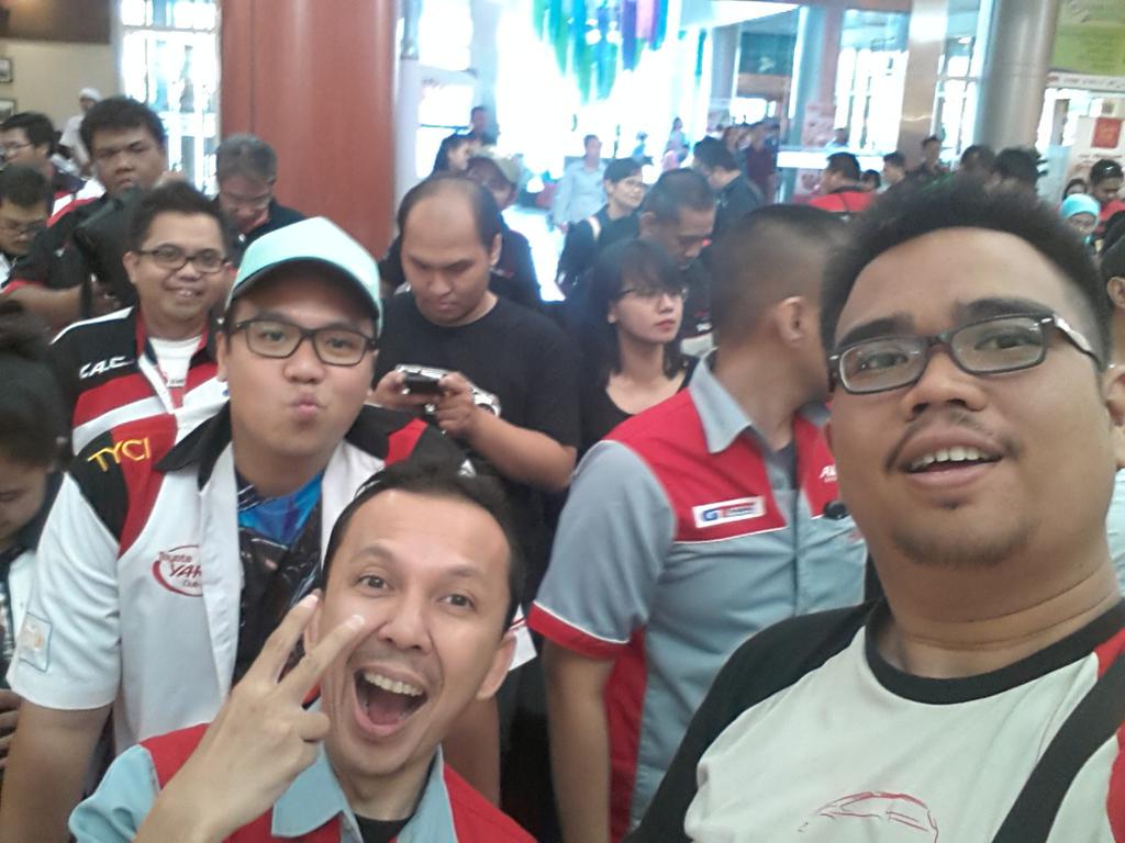 Arteeth's tweet photo. Wefie2 foto2 narsis dulu ditengah keseruan #gardaoto #otocare @GardaOto @BXchange_Mall http://t.co/INygz6GpzH