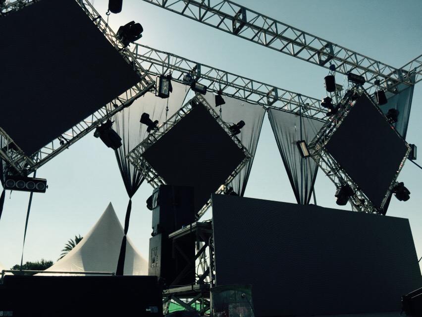 LEDSVISOR's tweet photo. Todo preparado para el comienzo del #AnimalSound2015 comenzamos con las pruebas #ledsvisor http://t.co/uCJcz12VbE