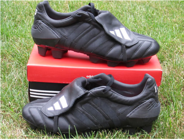 Footballtweet's tweet photo. The blackout Adidas Predator - Football boot porn. http://t.co/dZthvJeqo0