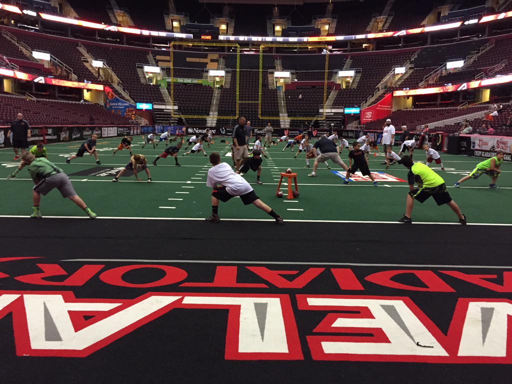 Mr_CLEGladiator's tweet photo. @twasinskiPSC and the Parma Seminoles getting ready for their Field of Dreams experience with the @CLEGladiators http://t.co/9w4oe9g6O8