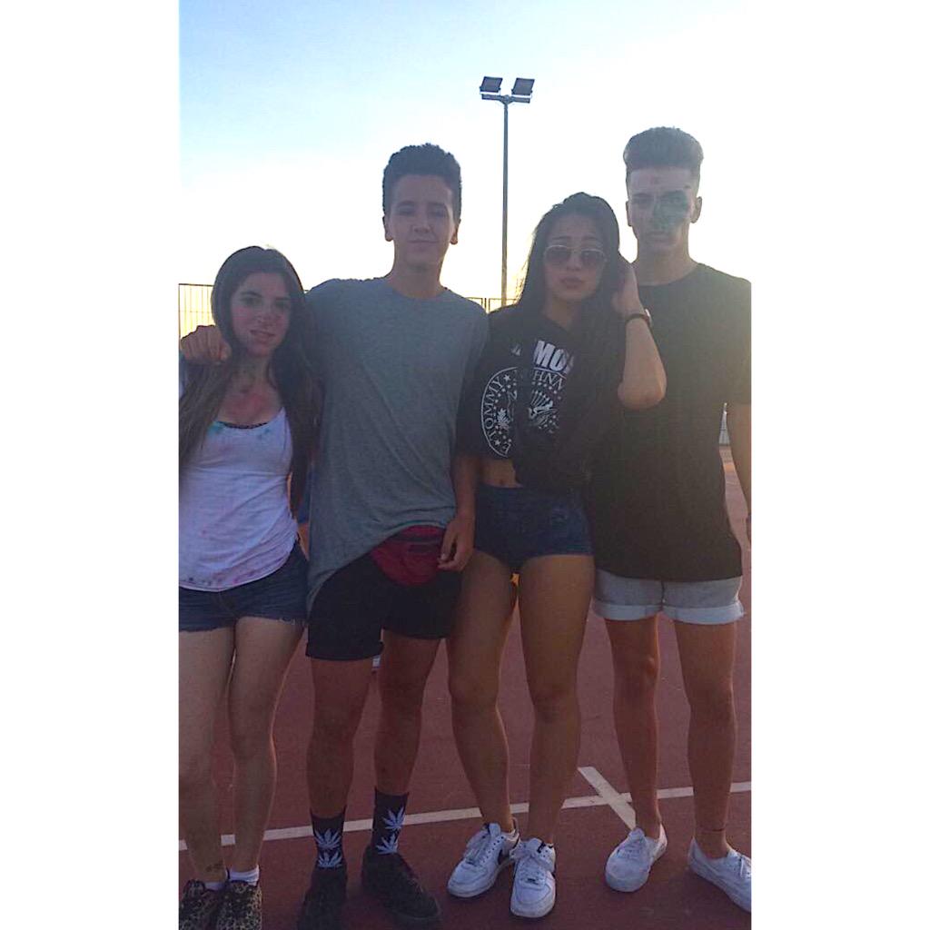 Clau_Ponga05's tweet photo. 🔝❌🔪💉🚬 @thenmartin @luciapoyatos @pgxmxz_ http://t.co/BcJGYfZoB2