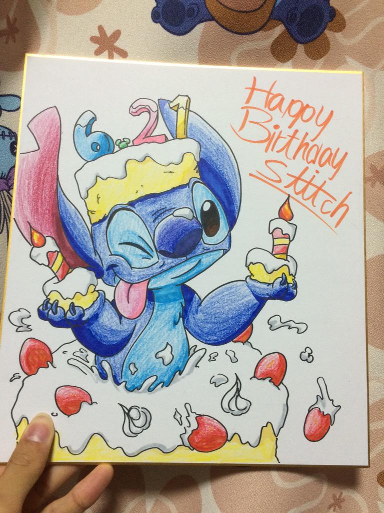 ハララ スティッチおめでとうー ほんっとにだいすきだよ 誕生日イラストかけてないけど 明日渡す色紙イラスト描いてたからだから許して だから色紙イラスト載せます 雨ふらないでねー スティッチ生誕祭 Http T Co 6nhzqdrvrm