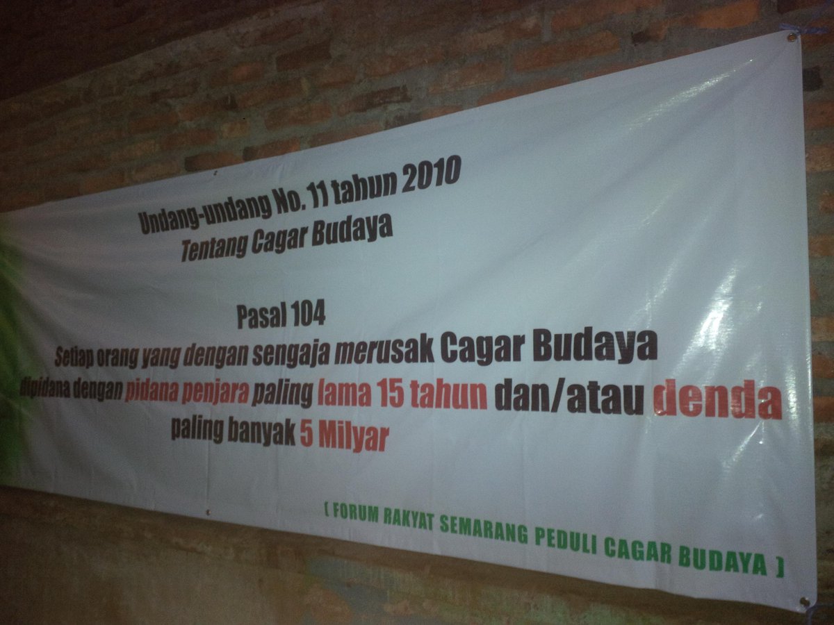Indonesia_Pedia's tweet photo. Hancurkan Ps Peterongan Langgar UU Cagar Budaya Psl 104. Ancaman pidana max 15th denda max 5 miliar #BaleknoTerongan http://t.co/YvP2QLIDGp