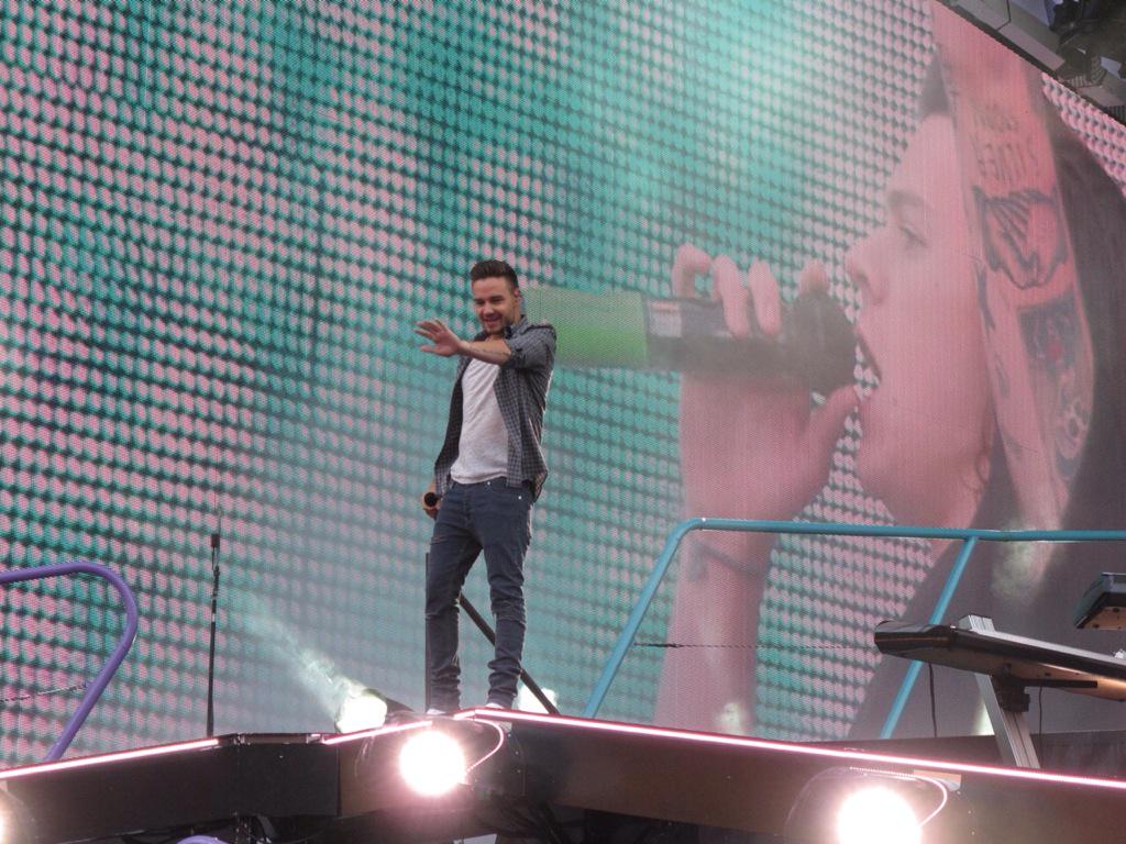 anina_noa's tweet photo. Liam you funny lad! He was smiling all the time! That makes me so happy! ;) #schmile #liamtheburger #loveyou http://t.co/HrhcVJE9By