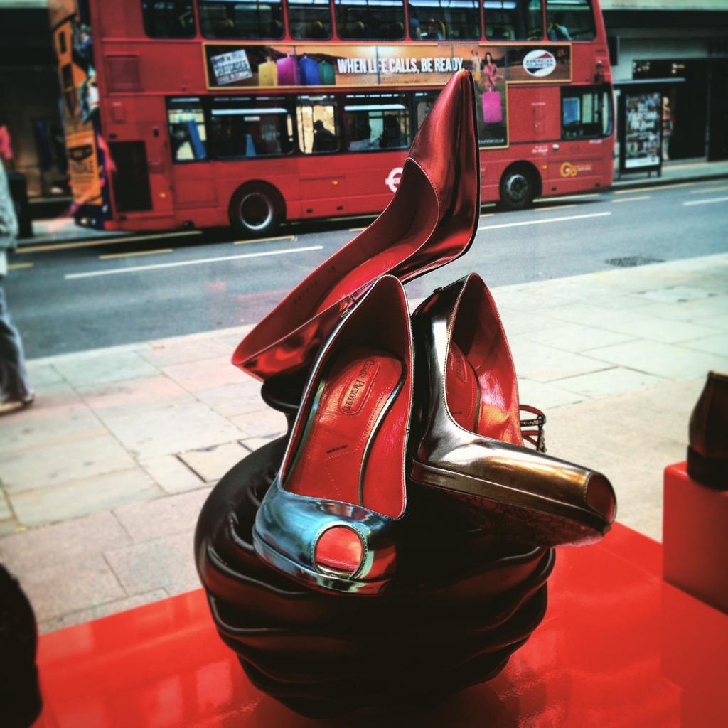 SHOEQUET 🌹🌷🌻👠👠👠 Needs No Watering #cesarepaciotti #london #sloanestreet
