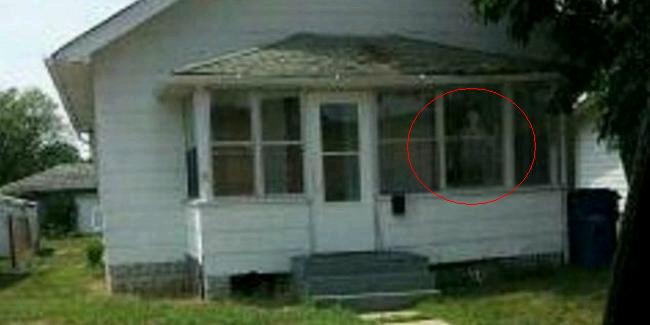 FaktaHorror's tweet photo. Percaya atau tidak , rumah di Indiana ini ditinggali sekitar 200 hantu. http://t.co/LfUliL2RAe
