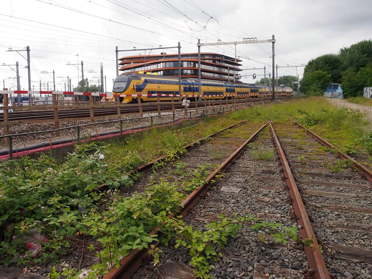 arjandenboer's tweet photo. Nieuwe Verkeersleidingspost ProRail Utrecht gezien vanuit de oude Spoorzone 2e Daalsedijk #dvdautrecht #DvdA2015 http://t.co/lihDQ9TI9R