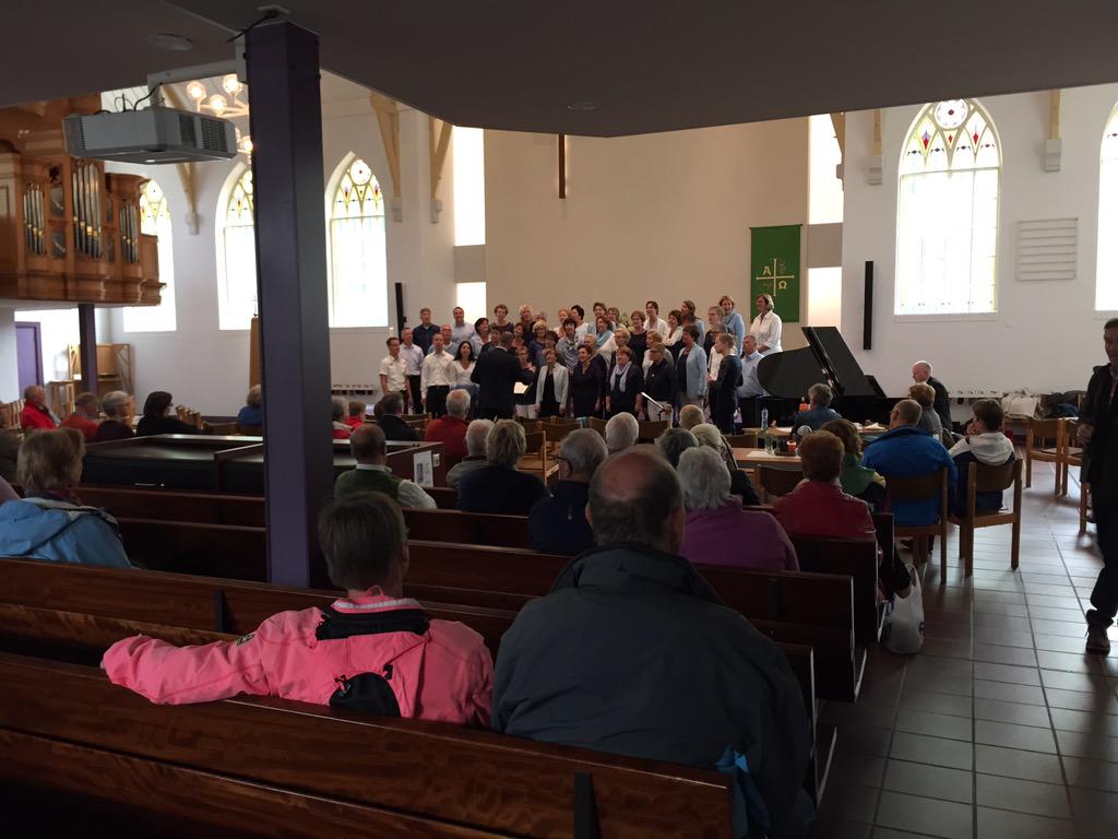 Het Praisekoor Menorah zingt <a href="/Immanuelkerk/">Kerk Immanuel</a>