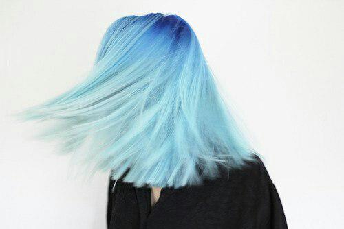 Синие волосы. Бледно голубые волосы. Голубой цвет волос. Голубые волосы. Синий цвет волос.