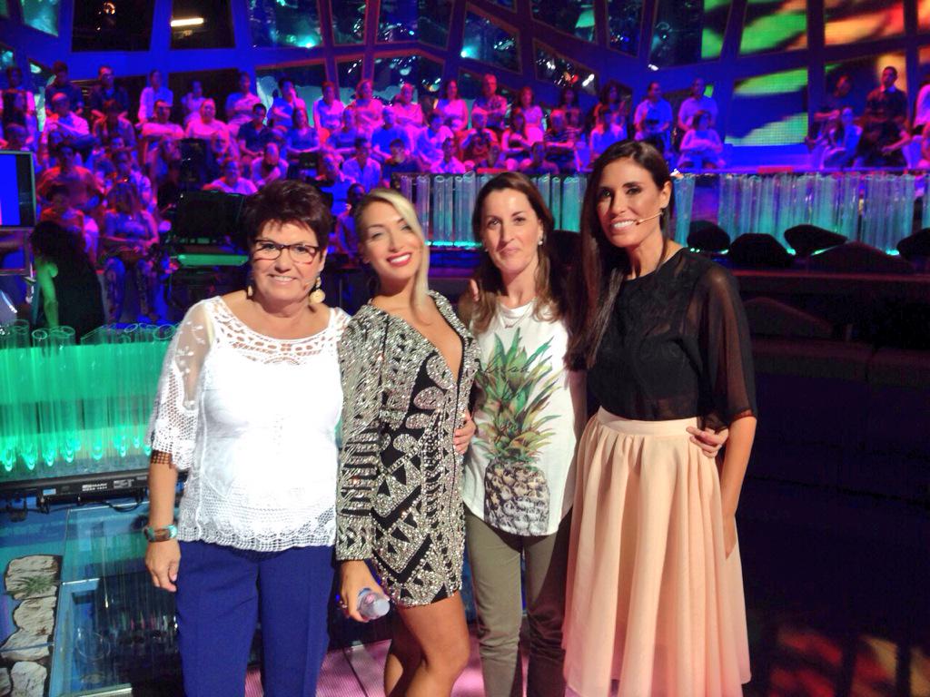 RABAGOISABEL's tweet image. Con la maravillosa mamá de @lolitaftv23 #LolaPalafito en la Gala de @Supervivientes Maravillosas Canarias!! 🙋🌴🎣