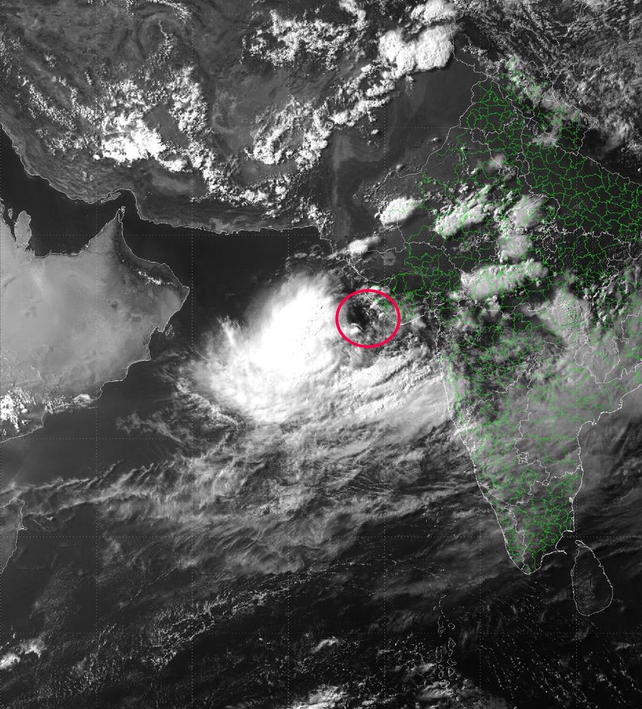 الصور الجويه توضح نشاط للسحب الركاميه في بحر العرب،قد يرصد كأضطراب مداري قريبا