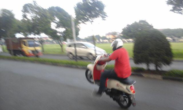 Karena hidup tak semudah mengangkat roda ban depan , huhuyyyyyyyuhuuuuuuuuu ~