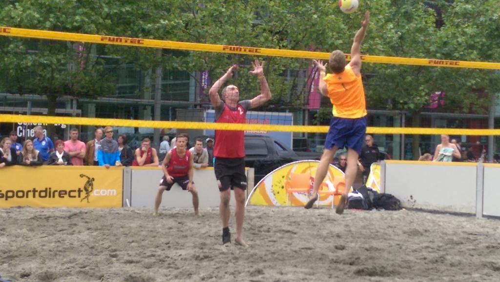 Op eredivisie toernooi Amstelveen ook WK ambassadeur <a href="/richardschuil/">Richard Schuil</a> in actie. Eerste duel met <a href="/jeroenvismans/">Jeroen Vismans</a> wint hij