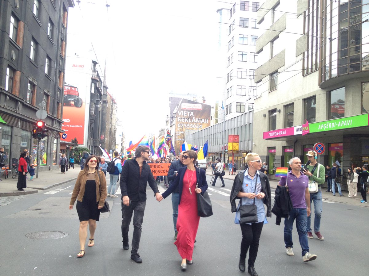 SilvijaKrebs's tweet photo. 5,000 strong! “@europrideriga -
gājiens pulcē ap 5000 cilv. @lsmlv 
http://t.co/sTpT5p7T8D http://t.co/Ft8icOxiH3”