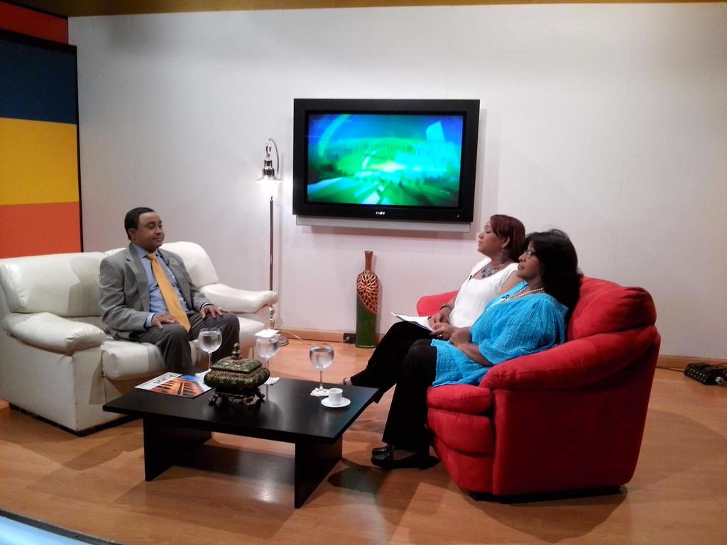 MaiGonell's tweet photo. El ing. @Mayobanexe invita a los jóvenes a participar en la @cumbre2015 en el programa Nosotros Ahora de @TRANoticias http://t.co/IEWchlBfzy