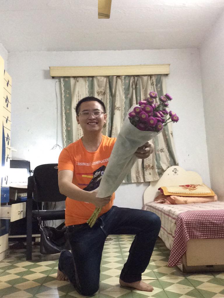 JamesCageWhite's tweet photo. To my girlfriend http://t.co/uV5LJHU2Rt
