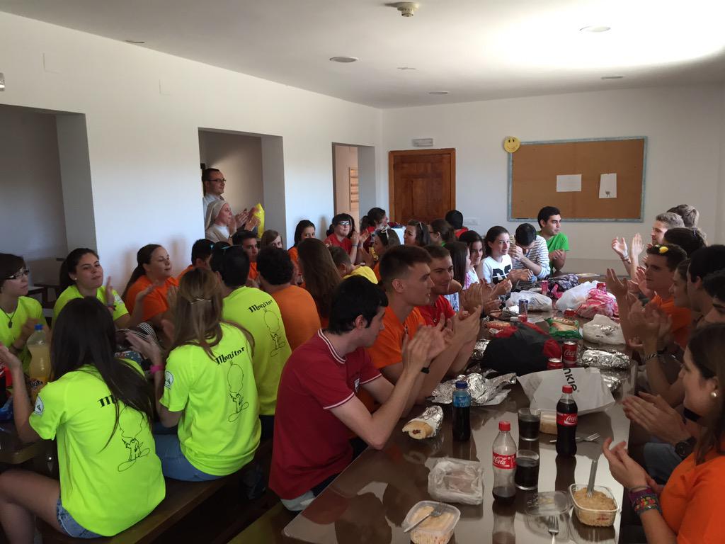 delejucuenca's tweet photo. Empieza la convivencia de monitores. @campaJPII @Jovenes_Nazaret #campamentoemaus http://t.co/4DctoJwYzi