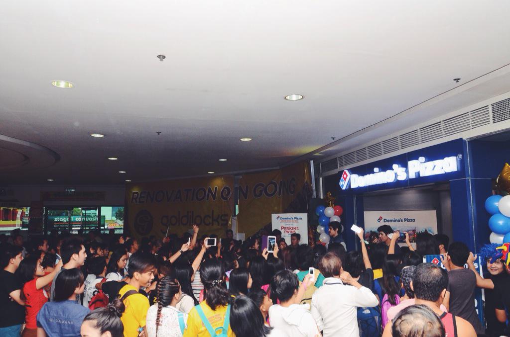 PerkinsTwins's tweet photo. What a day - Sta. Lucia you were amazing! Thanks to everyone who came for the great time at Domino's Pizza today! 😃 http://t.co/4e5uqSTqjm