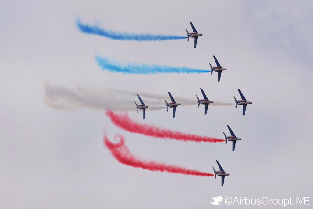 effikan's tweet photo. “@AirbusGroupLIVE: LIVE #PAS15: As promised, the @PAFofficiel at its best! 🇫🇷 👍 http://t.co/31L5Md4iIH”