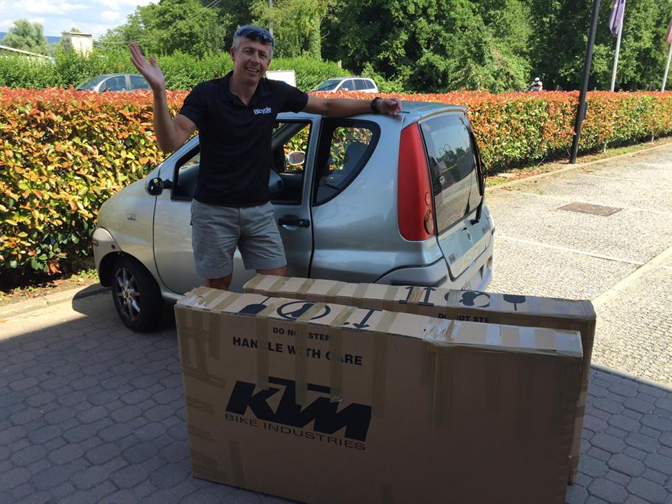 johanlab99's tweet photo. #MassiveProblem #ItalianCars on our way back from Italy @KTM_BikeSA @TBCclubCent @dirkielab1 http://t.co/IIhH1XMU1T