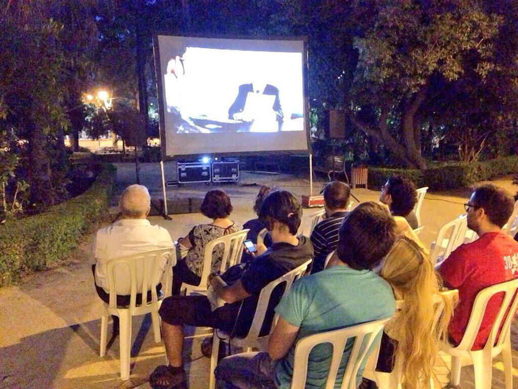 actuamalaga's tweet photo. Y desde las 21 h cine de verano con cortometrajes de realizadores malagueños en @actuamalaga http://t.co/B6gVHtgQXV