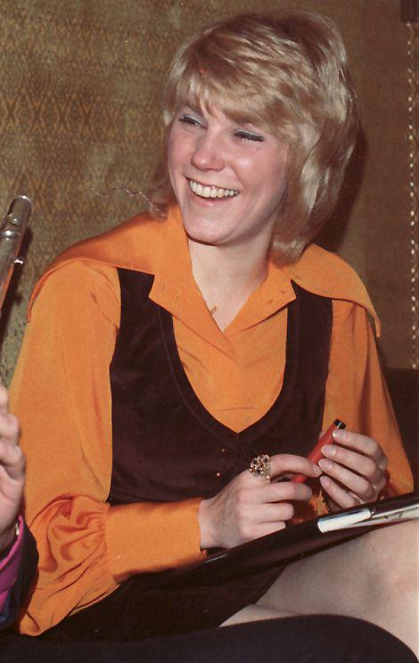 Happy 70th birthday Anne Murray, awesome Canadian singer with a brilliant career  Danny\s Song 