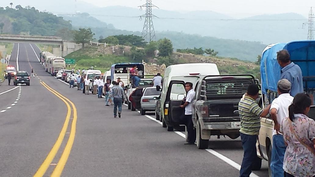 Abuelitojunior's tweet photo. @REFORMACOM entorpecido y complicado las cosas que han tomado la determinación de cerrar carreteras ya lo habian http://t.co/oz0jyUpJmM