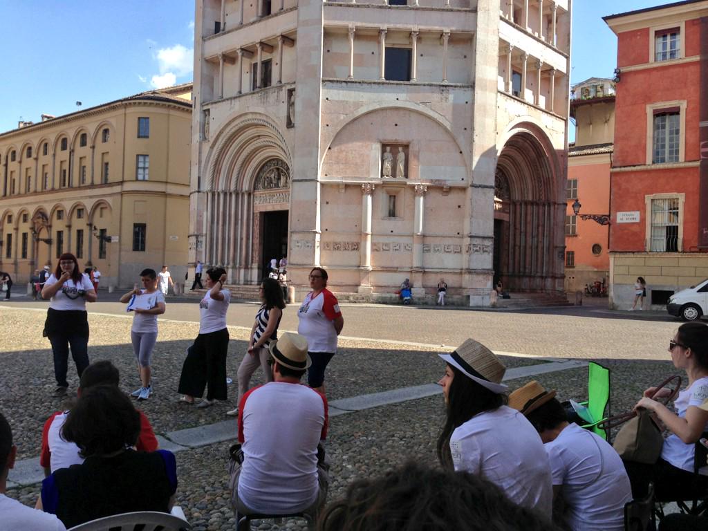 MargaWhitehead's tweet photo. #sdbawards In Piazza Duomo c'è più gusto a parlare di cultura della carne. http://t.co/UH9BbRK5nW
