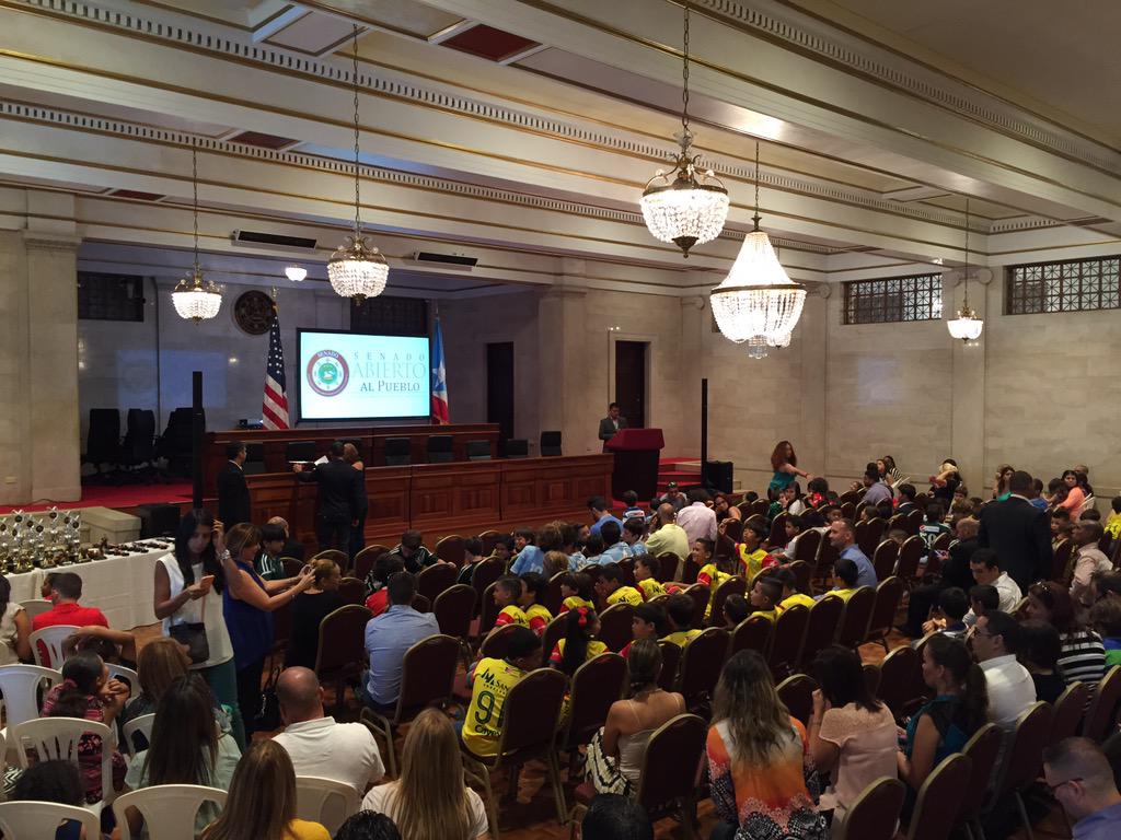 [AHORA] <a href="/SenadoPR/">Senado de Puerto Rico</a> Recibe jóvenes integrantes de la Asoc Central de Balompié de PR #CopaLegislador <a href="/JoseLuisDalmau/">Jose Luis Dalmau</a>