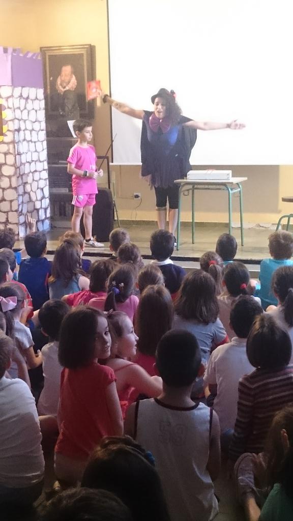 yuhuocio's tweet photo. Lo pasamos genial ayer en el colegio Miguel de Cervantes de Tomellos.

¡Enhorabuena y gracias un año mas! http://t.co/Kn02bWK6zp