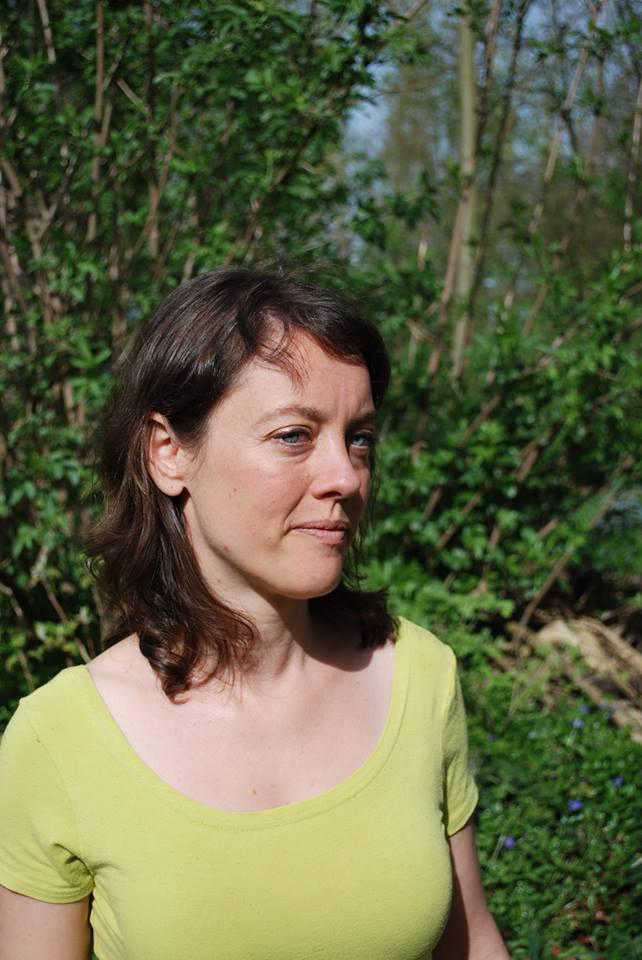 Please RT: ruim 48 u is Klaar nu zoek. Ze verliet verward t ziekenhuis in #Venlo, arm in het gips, pleister op hals.