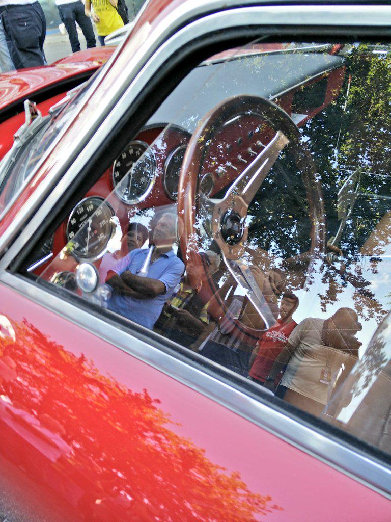 Cavallivapore's tweet photo. ammiratissima l'auto artigianale di #effeffecars @Autodromo_Monza http://t.co/VwLqTAZjvl