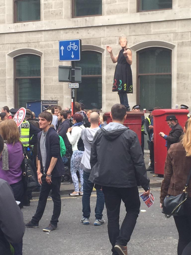 christinex7439's tweet photo. The Queen says #EndAusrerityNow #MarchAgainstAusterity http://t.co/e67rkmtL58