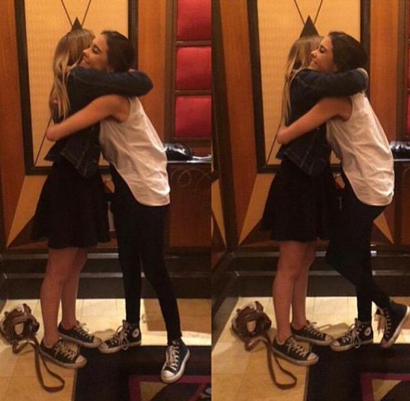 MadisonBeerCol's tweet image. Madison ayer con fans en el hotel de las vegas