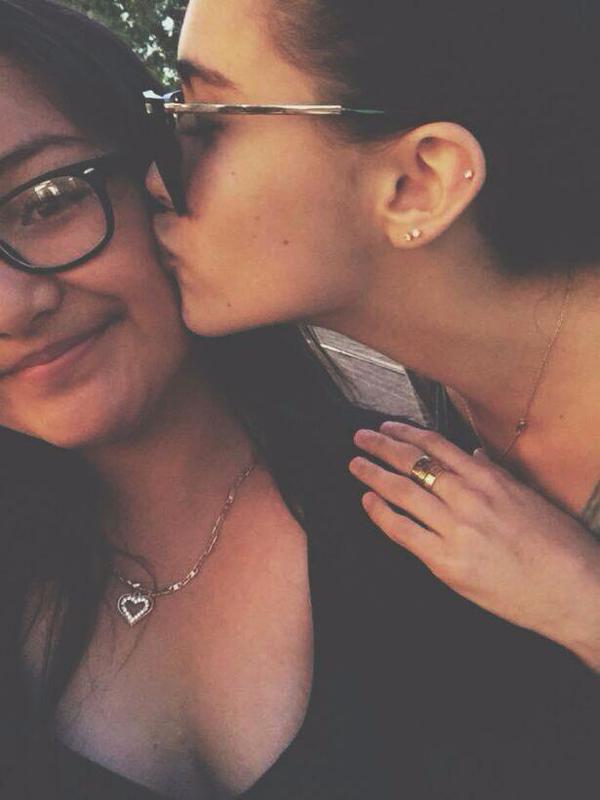 MadisonBeerCol's tweet image. Madison con una fan (17/06)