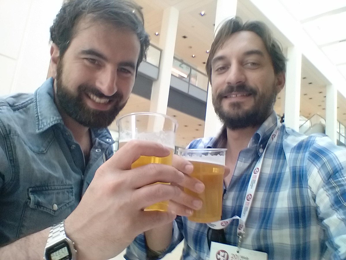 caramia_donato's tweet photo. @mimmobuzz e così è ancora più piacevole il web marketing!! 😀 #buzzway #wmf15 http://t.co/ty75P6CzKa