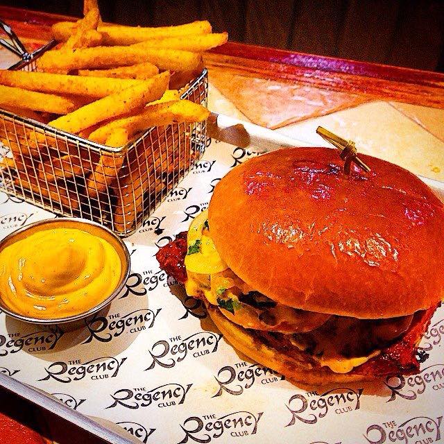 RegencyClubUK's tweet image. Want to make you Dad Happy?!? #PulledLamb #ChickenBurger #LambBurger #VegBurger #Wings #LambCutlets