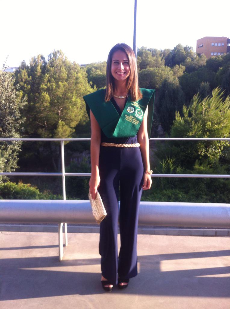 salmaGmez's tweet photo. Graduada en Relaciones Laborales y Recursos Humanos! 🎓🎓🎓 http://t.co/8GmZqgd3ku