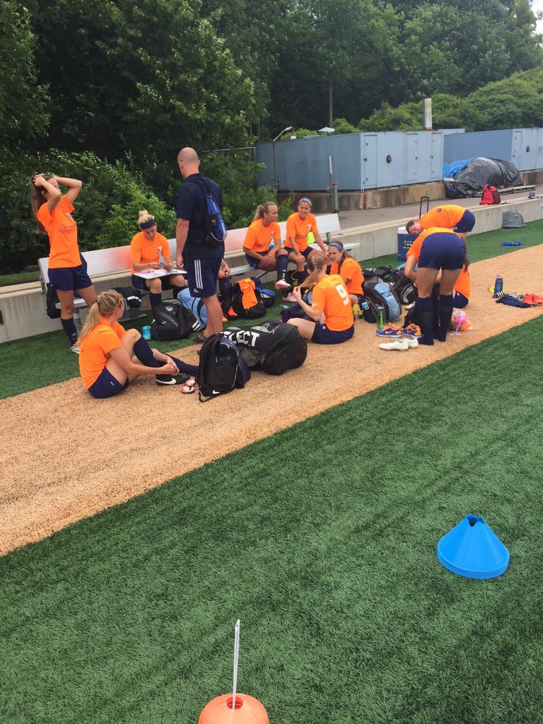 QCEaglesFC's tweet photo. We are in Minnesota to take on the Twin Stars. Kick off in 30 mins. http://t.co/G8cxPQmPip