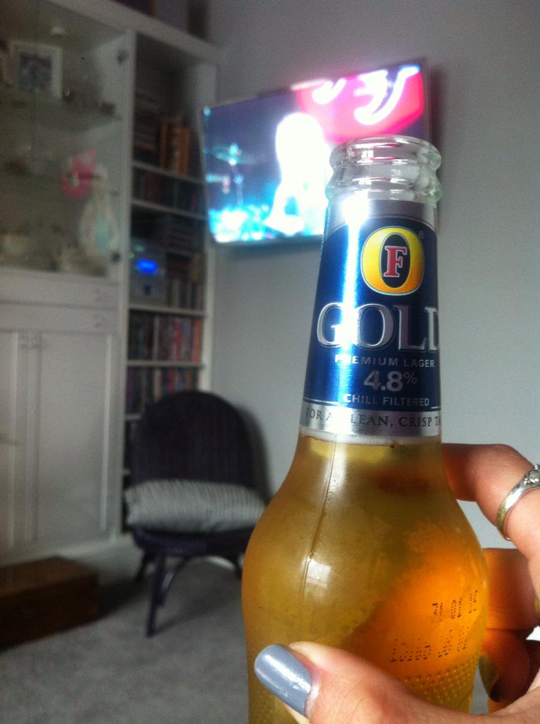 amywootten's tweet photo. Bringing Wembley to Baldock @foofighters #GetWellGrohl http://t.co/P4Tbru2KSg