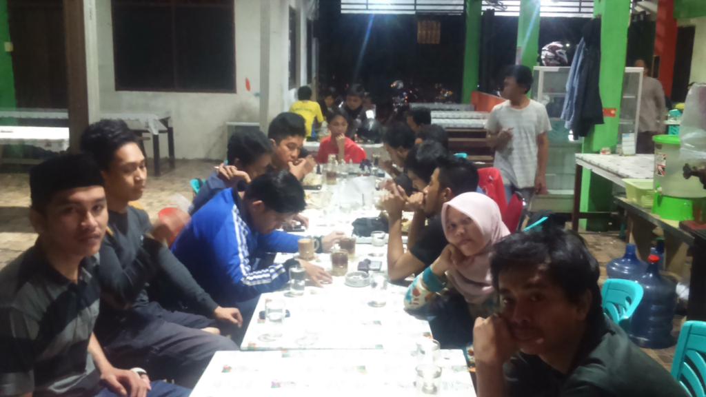 Indahnya kebersamaan. At Warkop 90
 #Silaturahmi