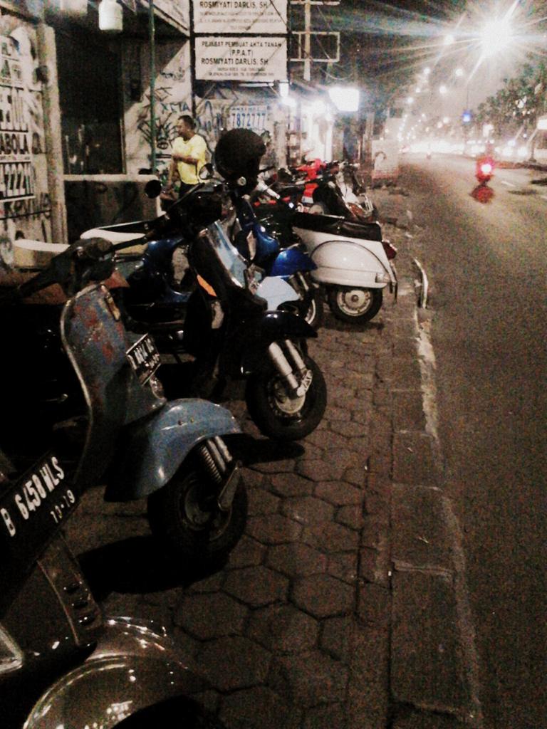 malam ini <a href="/MSC_Tangsel/">milano scooter club</a> ({})
